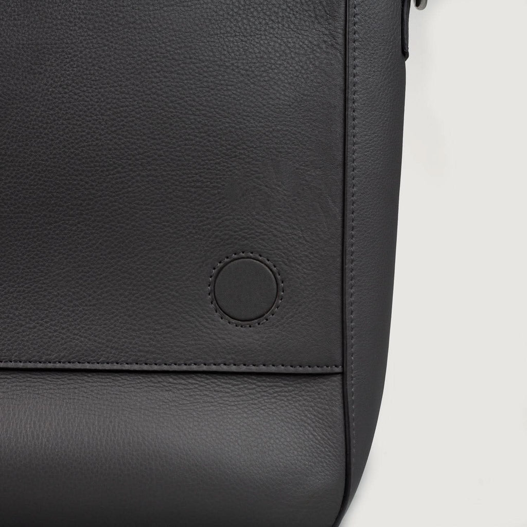 The Carismatico Grey Leather Messenger Bag