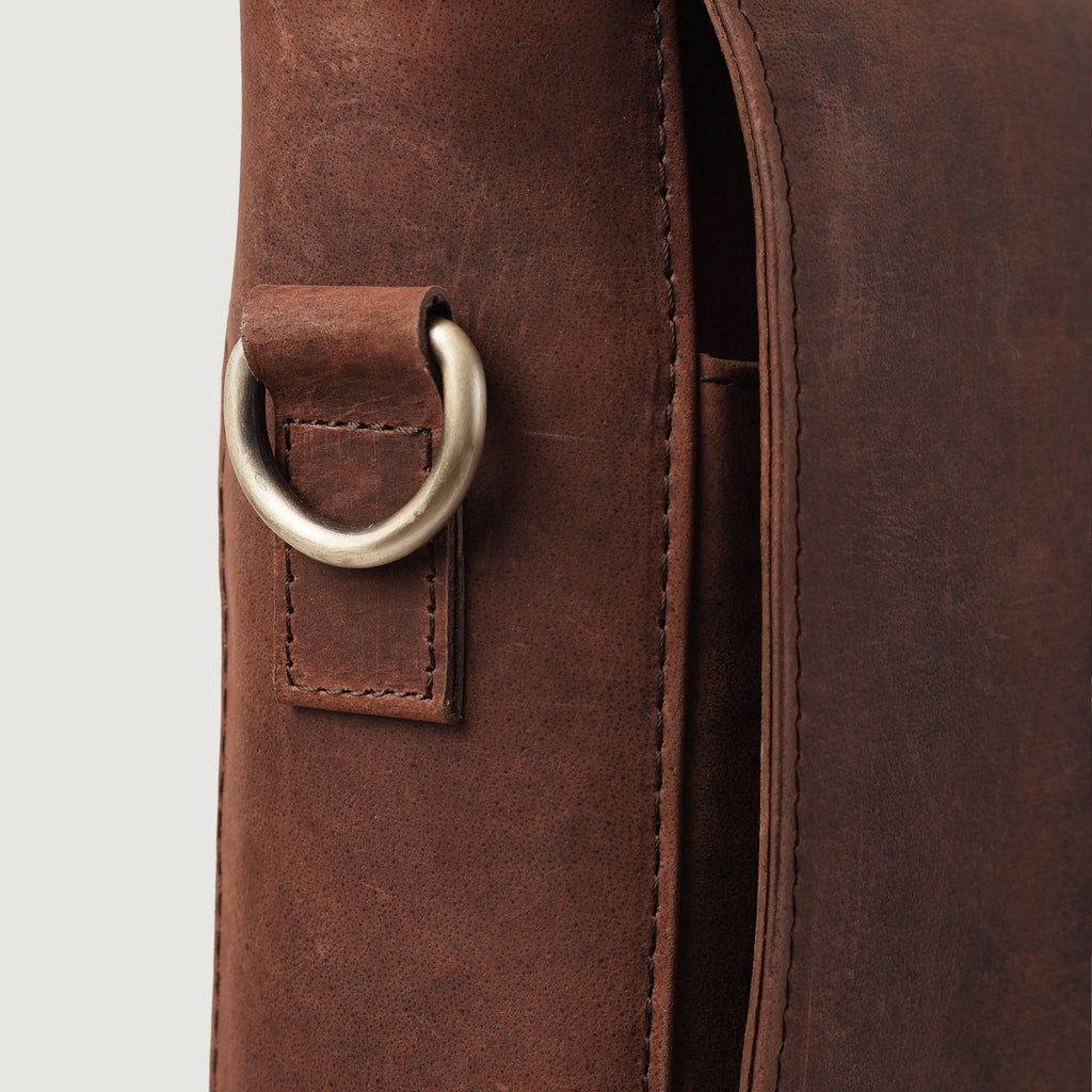 The Carismatico Vintage Distressed Brown Leather Messenger Bag