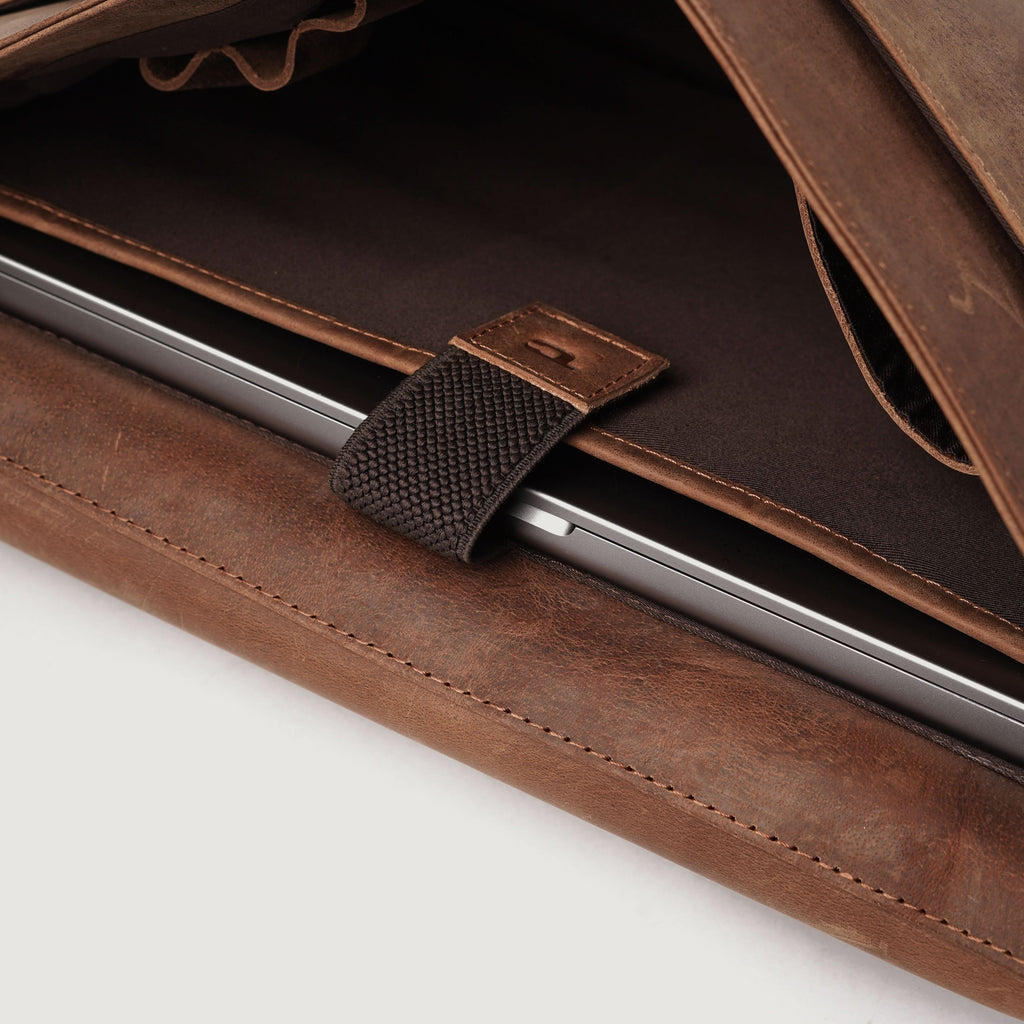 The Carismatico Vintage Tan Brown Leather Messenger Bag